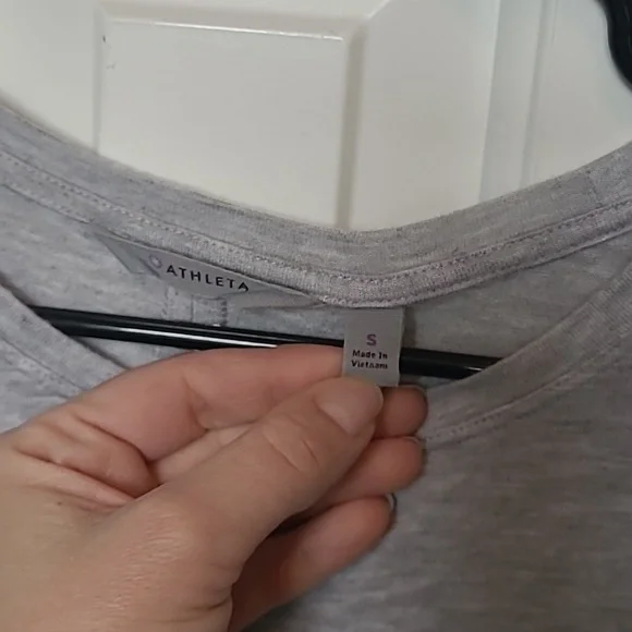 Athleta Lightweight Long Sleeved T Shirt Size Small - Picture 2 of 6